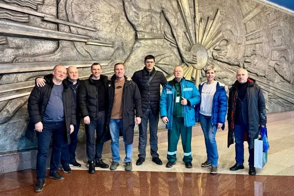 Красноярская ГЭС компании Эн+ организовала встречу юных спортсменов и сотрудников с олимпийским чемпионом