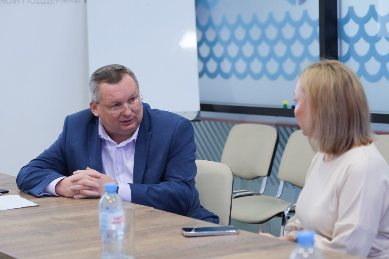 Игорь Мартынов подчеркнул важность открытого диалога с жителями области | АРБУЗ