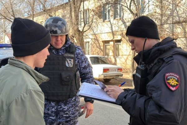 В Астрахани росгвардеец задержал вооружённого нарушителя