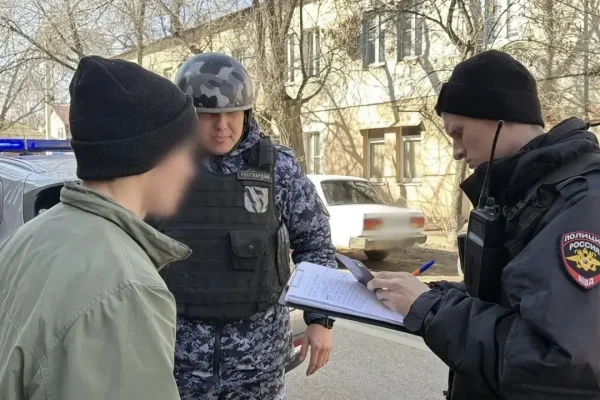 В Астрахани задержали мужчину, размахивающего чем-то похожим на пистолет