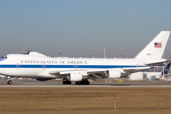 В Вашингтоне перед обращением Трампа к конгрессу сел «самолёт Судного дня»