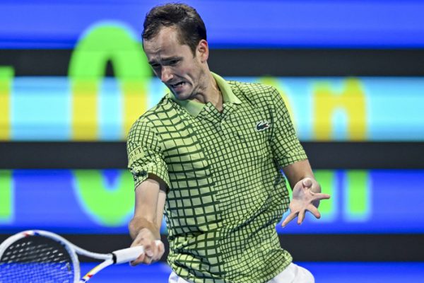Медведев победил Вавринку и вышел в четвертьфинал турнира ATP в Дубае