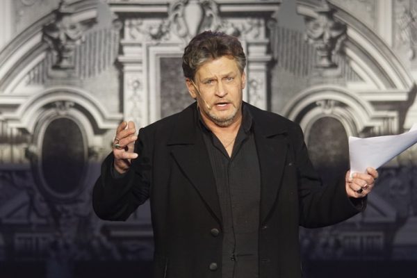 Актёр Домогаров рассказал о спектакле «Вертинский»