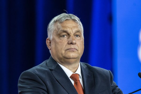 Politico: Орбан спровоцировал кризис в ЕС из-за кредита Украине