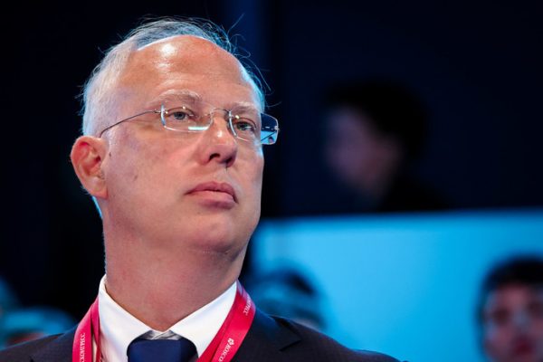 Жена Дмитриева рассказала о его футболках для переговоров по Украине