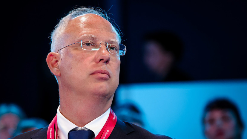 Жена Дмитриева рассказала о его футболках для переговоров по Украине