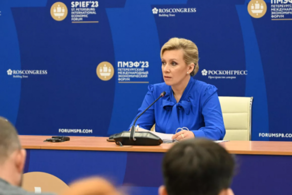 Захарова посоветовала европейцам «сидеть под столом» переговоров и «не вякать»