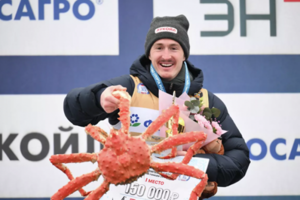 Победители чемпионата России по лыжным гонкам получили камчатского краба