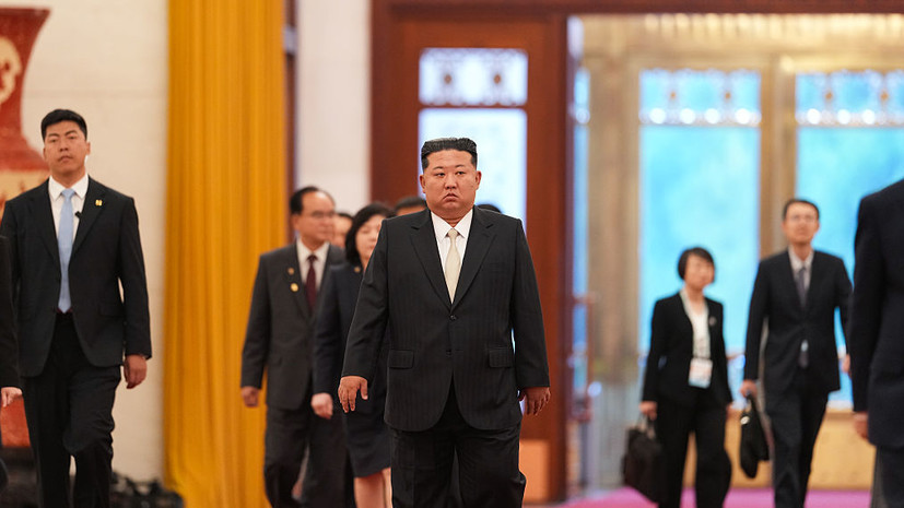 Ким Чен Ын подарил снайперские винтовки управляющим кадрам и военным командирам