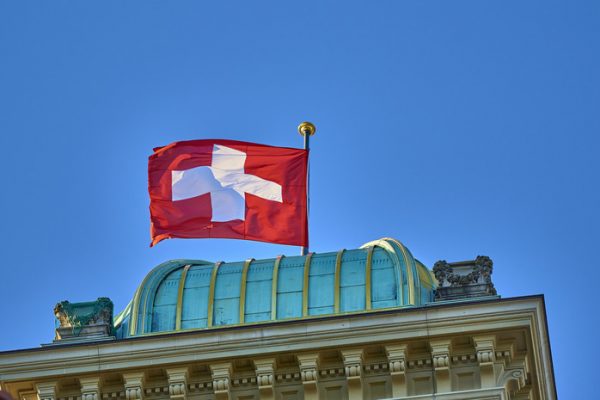 Швейцария закрыла банк MBaer из-за его содействия клиентам в обходе санкций
