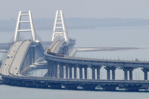 Движение транспорта по Крымскому мосту возобновлено