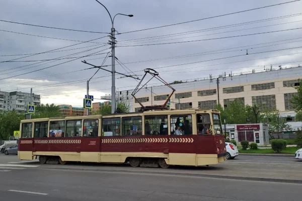Трамвай сошел с рельсов на Мичурина в Красноярске