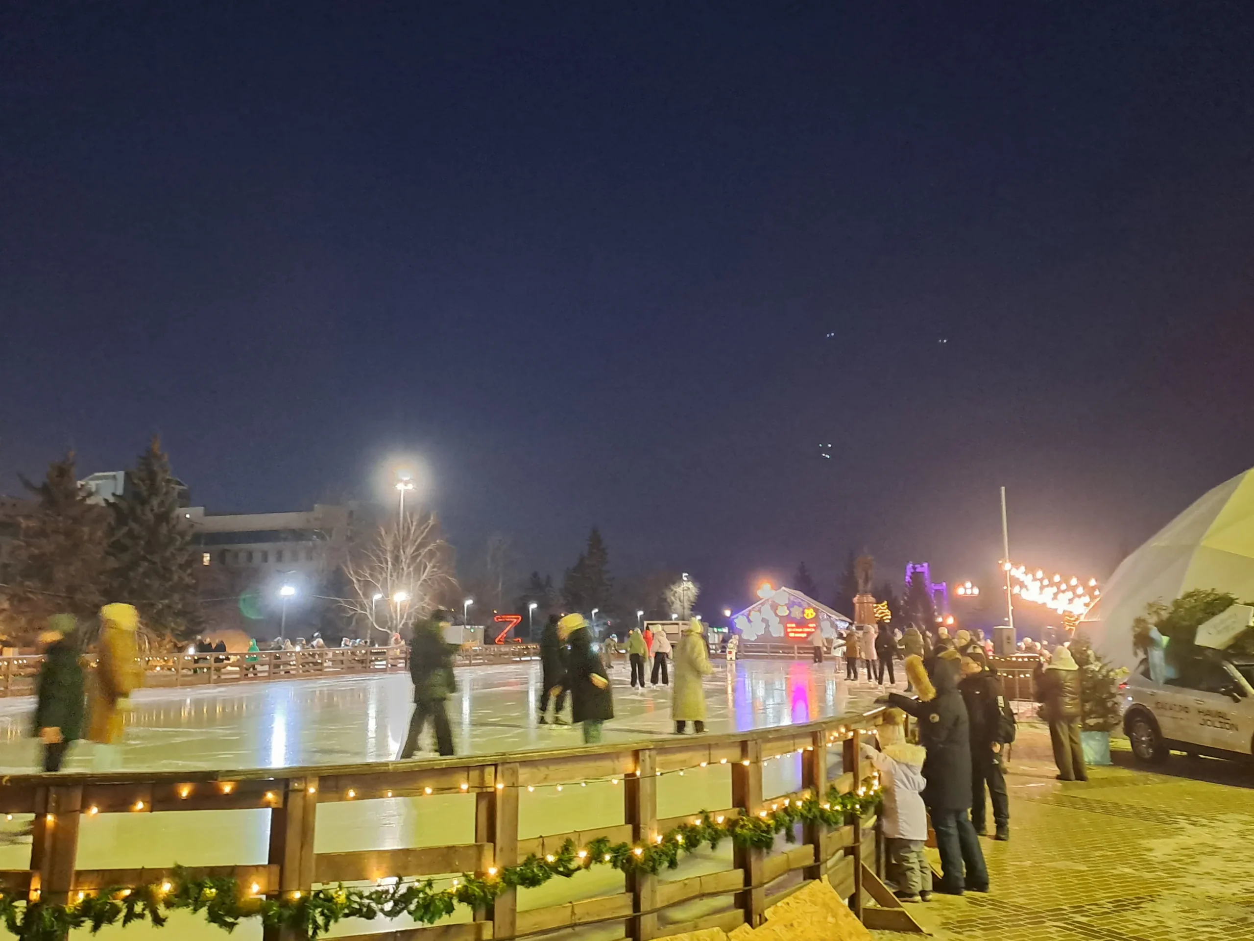 Каток на Стрелке в Красноярске завершает работу в этом сезоне