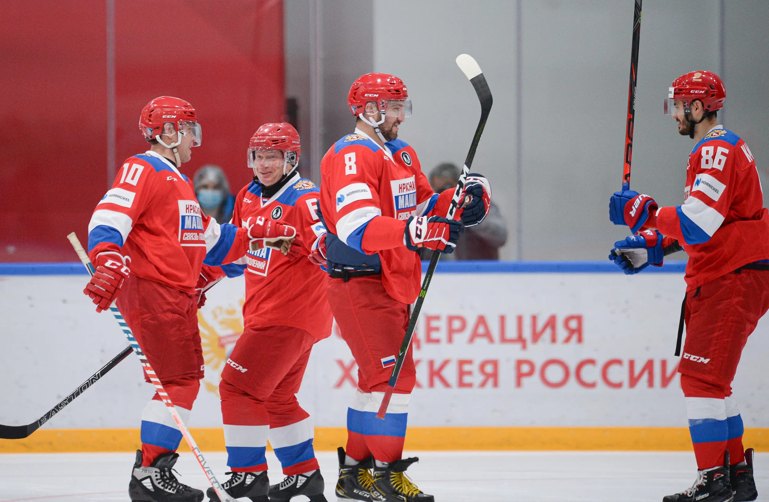 Редчайшие артефакты хоккейной славы покажут в Норильске и Москве