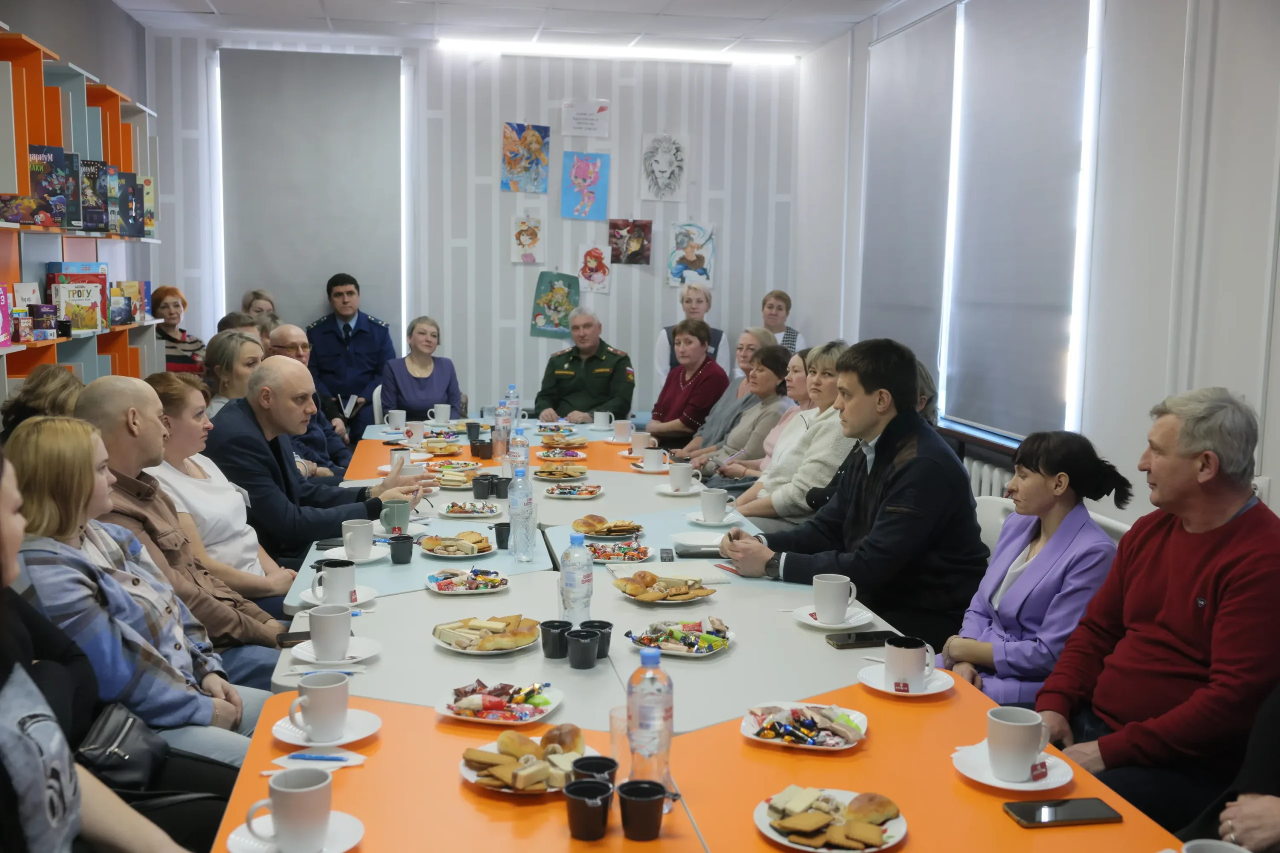 Михаил Котюков поручил чиновникам держаться на постоянной связи с семьями участников СВО