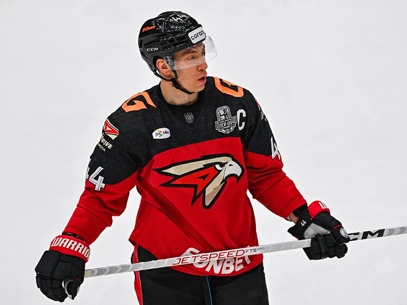 Капитан омского «Авангарда» Дамир Шарипзянов вошёл в тройку лучших игроков КХЛ