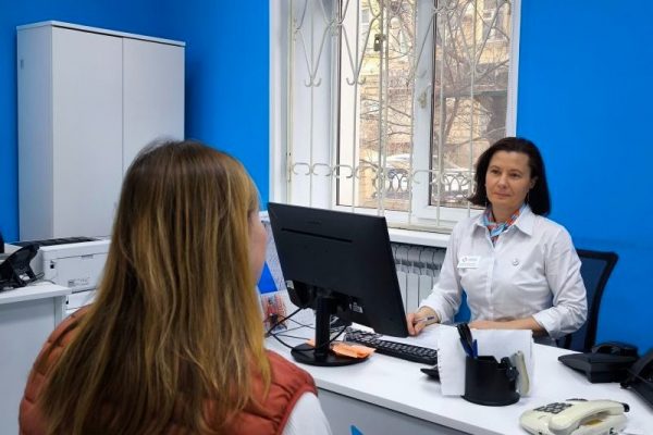 Астраханские работодатели могут получить госпомощь при найме ряда сотрудников