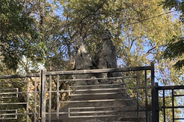 В Астрахани планируют реставрацию памятника на могиле Трусова в центре города | АРБУЗ