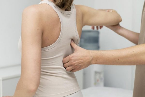 Здоровая осанка: как избежать появления «техношеи» от использования смартфона