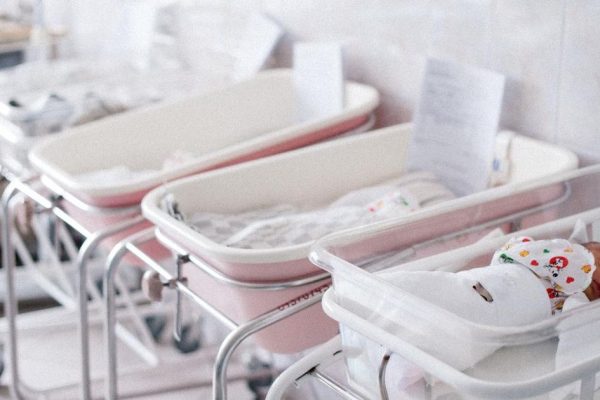 В Подмосковье в 2026 году на поддержку семей при рождении ребенка предусмотрели свыше 1,7 млрд рублей