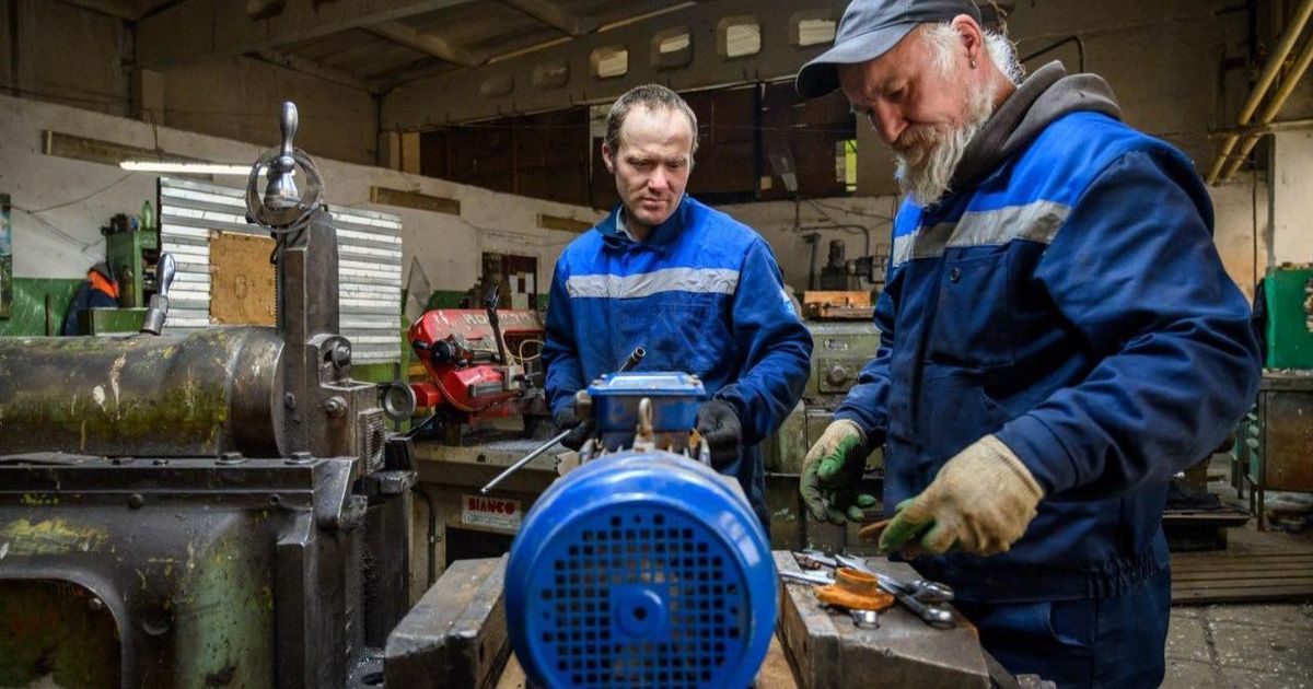 В Подмосковье в 2025 году в Учебно-курсовом комбинате ЖКХ профессию слесаря получили 200 человек