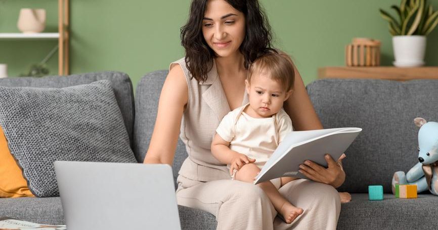 Россиянки досрочно выходят из декрета из-за страха остаться без работы