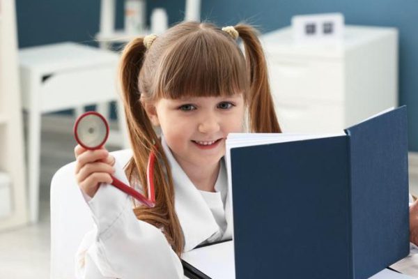 Учителя, врачи и актеры: кем в детстве хотели стать россияне