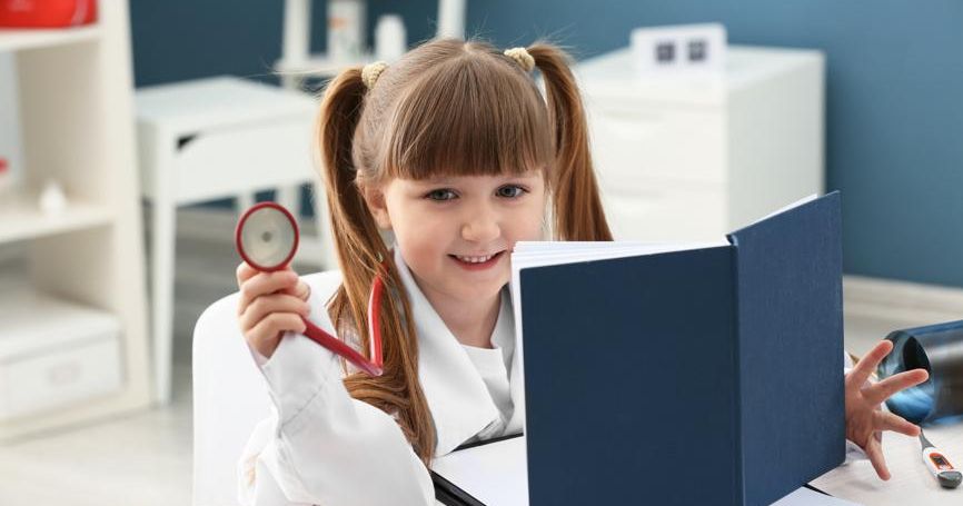 Учителя, врачи и актеры: кем в детстве хотели стать россияне