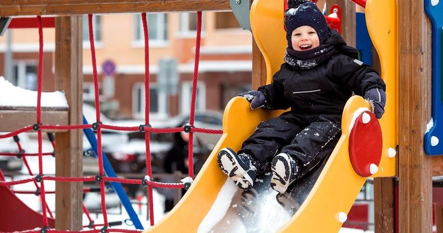 Адвокат объяснил ответственность за травмы на детской площадке
