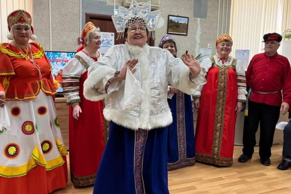 Песни, хороводы и блины: пенсионеры Каширы с размахом отметили Масленицу