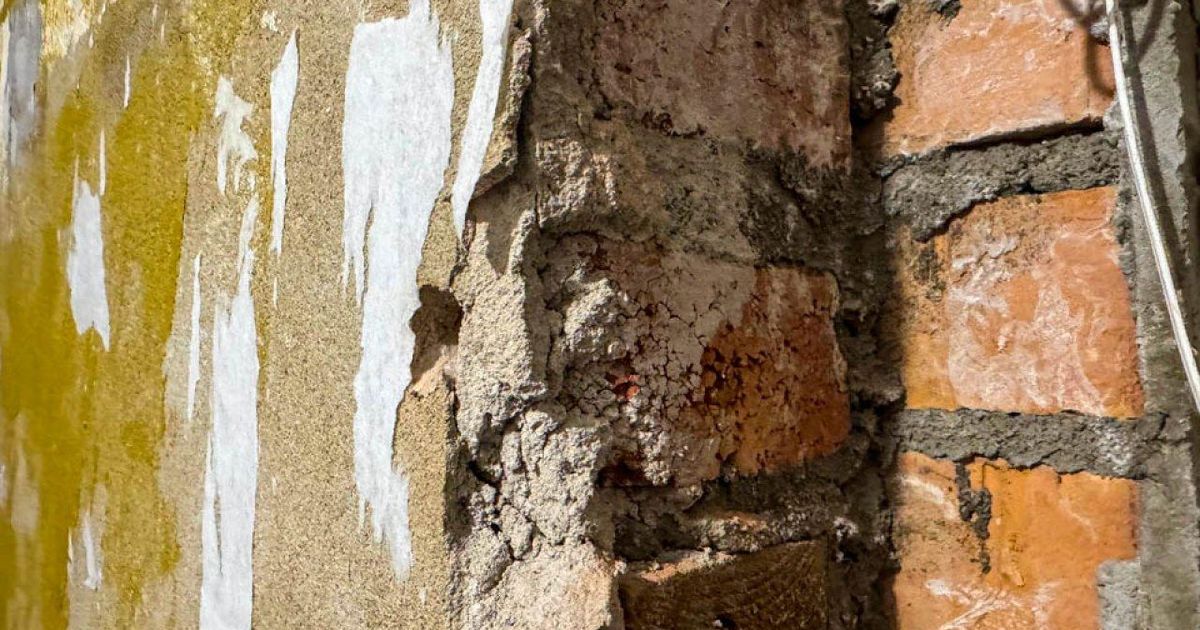 Что скрывала стена? Россиянка сделала неожиданную находку во время ремонта и может получить за нее 7 тыс. руб.