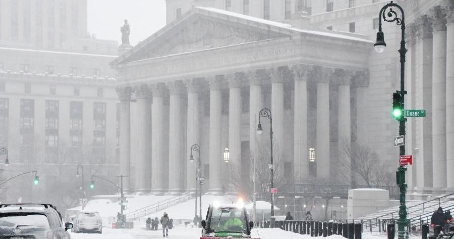 Москва натерпелась — время Нью-Йорка: снег парализовал 7 американских штатов