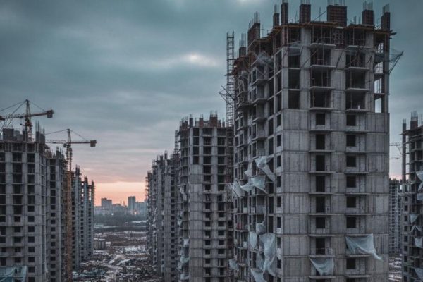 Конец строительных махинаций: полторы тысячи обманутых дольщиков получили жилье и компенсации