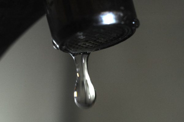 Коммунальная авария оставила сотни домов российского города без воды