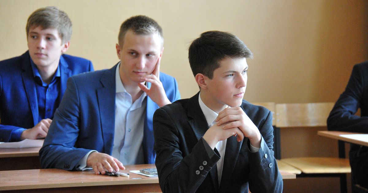 Психолог объяснила, как семья влияет на статус подростка в школе