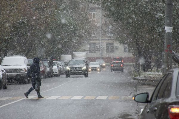 Гидрометцентр предупредил о мокром снеге и дожде в выходные