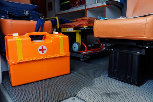 Боль за грудиной и одышка могут указывать на проблемы с сердцем