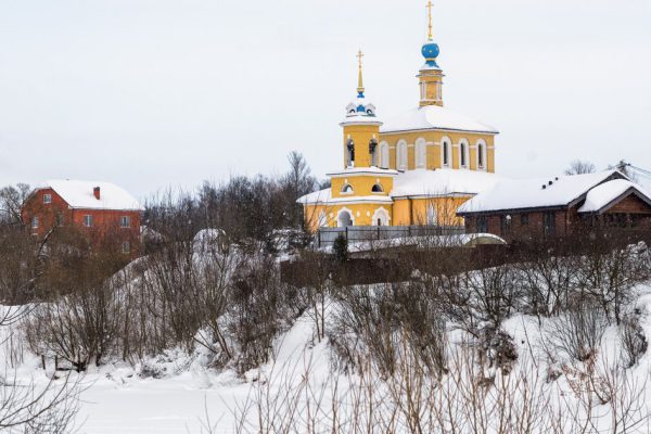 Вышли на связь с тем миром: что на самом деле значит зов мертвых родственников во сне