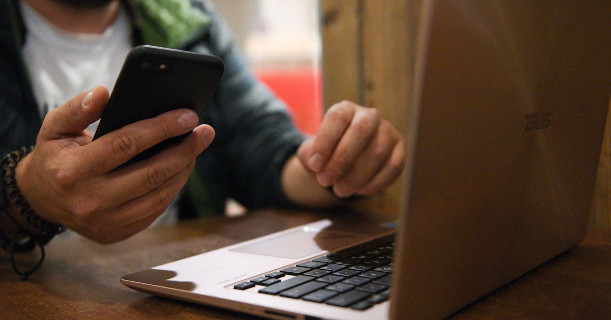 «Я торчу на героине»: чехлы со странными изображениями детей продают в России