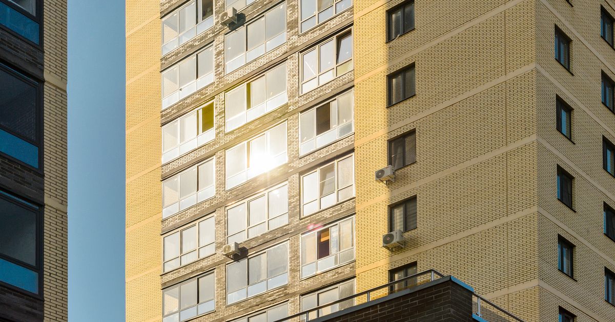 Трубы поменяли, потолки натянули: в Омске на «сиротский сертификат» в 2,97 млн руб. можно найти жилье с ремонтом