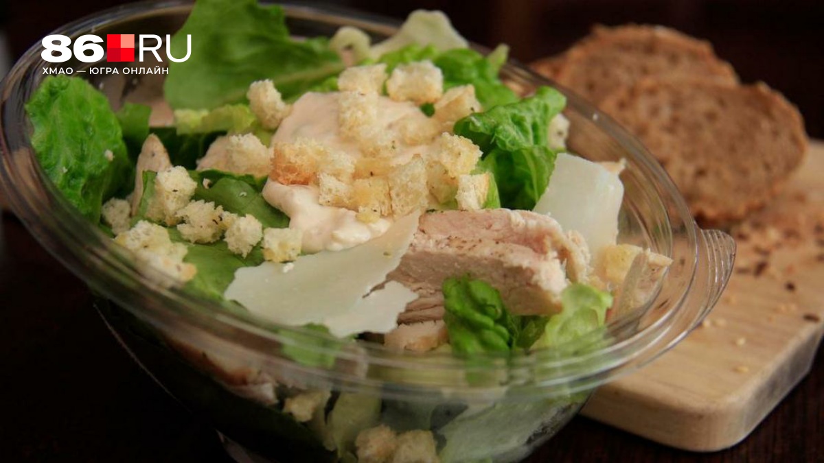 Получится вкуснее, чем в ресторане: попробуйте приготовить цезарь по секретному северному рецепту