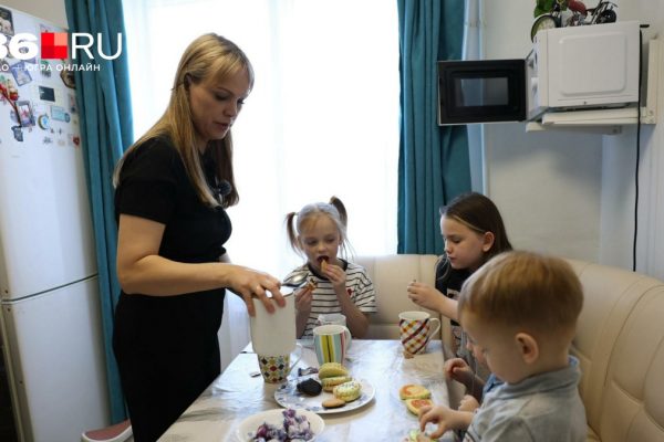 «Брат говорил, мне голову лечить надо»: как мама семерых детей ждет восьмого и снимается в шоу