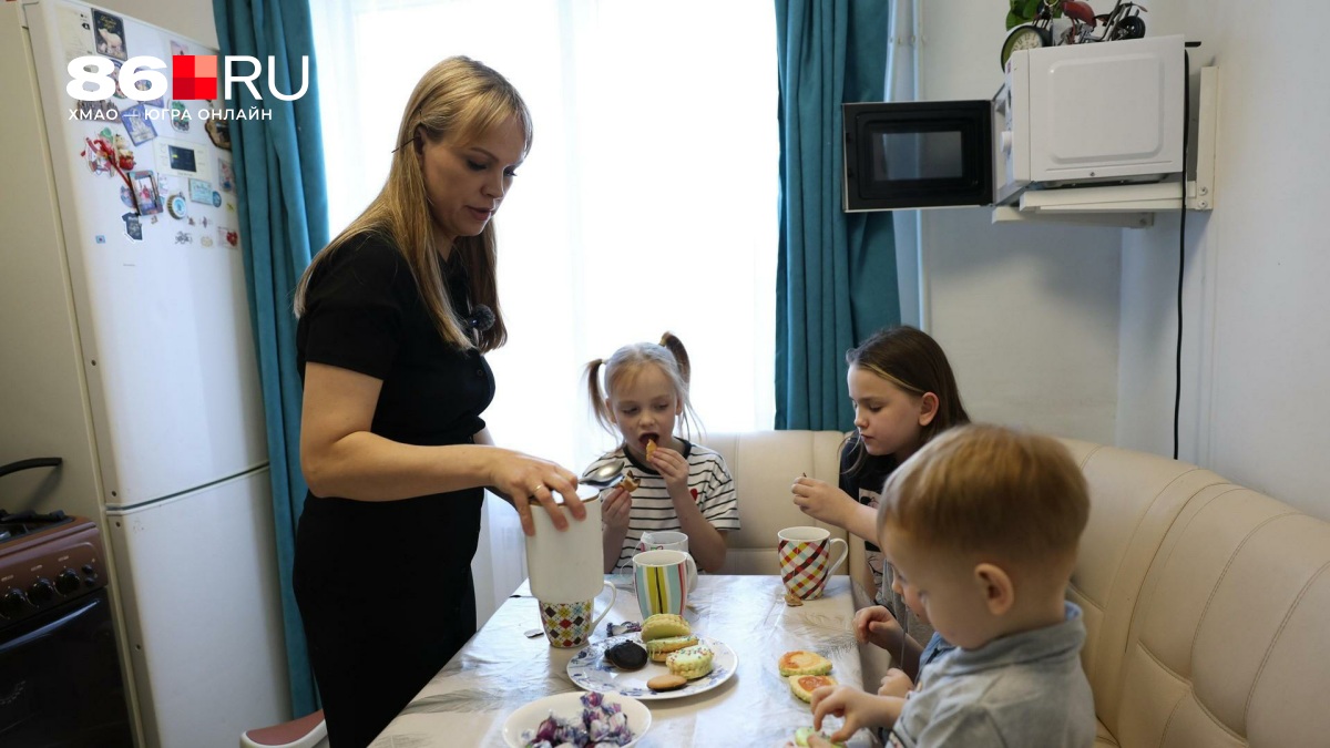 «Брат говорил, мне голову лечить надо»: как мама семерых детей ждет восьмого и снимается в шоу