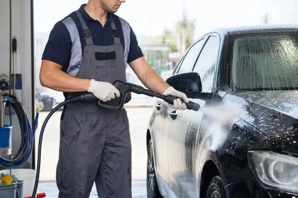 Какие специалисты в Астраханской области активнее всего искали работу в начале 2026 года