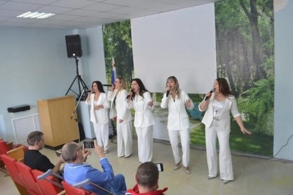 Бойцов СВО в госпиталях Астраханской области поздравили с 23 Февраля