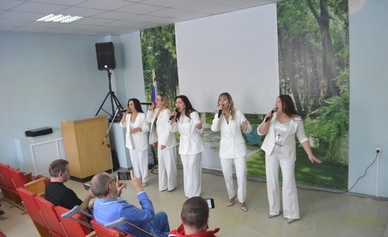 Бойцов СВО в госпиталях Астраханской области поздравили с 23 Февраля