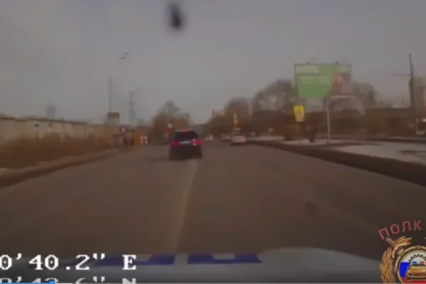 В Красноярске задержали угнанный автомобиль: пьяный водитель без прав попался полицейским