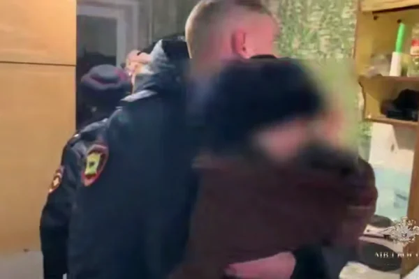 В Красноярске мать морила голодом своего трехлетнего ребенка и оставляла его одного в грязной квартире