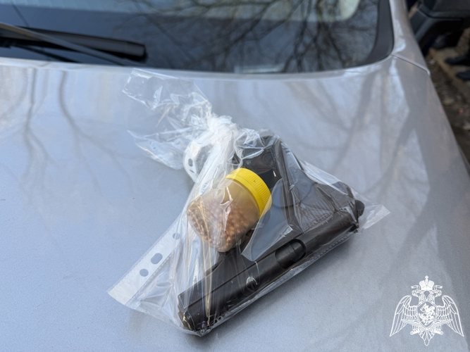 Сотрудник ОМОН задержал астраханца, доставшего пистолет посреди улицы - PRO Астрахань