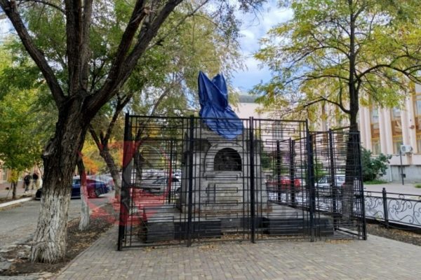 На реставрацию памятника Трусову в Астрахани ищут подрядчика за 634 тысячи - PRO Астрахань